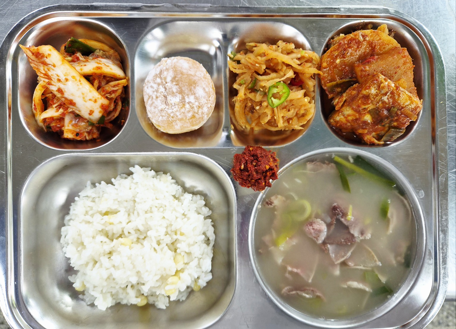 옥수수알밥! 
한우소머리곰탕 (16)
갈치감자조림! (5.6.13)
무짠지무침 
배추겉절이 (9)
라즈베리도넛 (1.2.5.6)_이미지